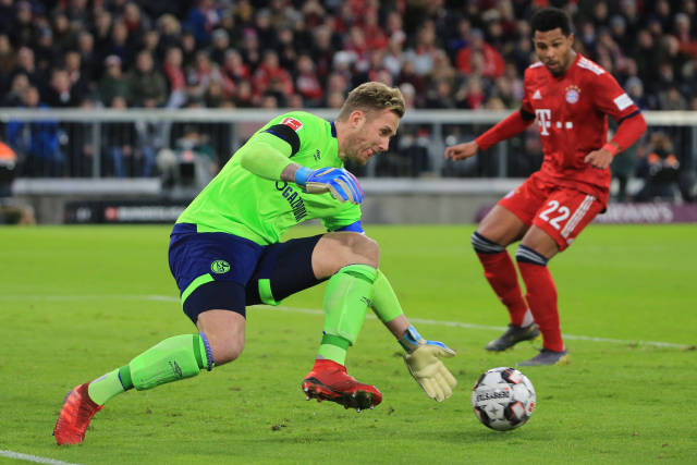 摸着下巴思 摸着下巴思